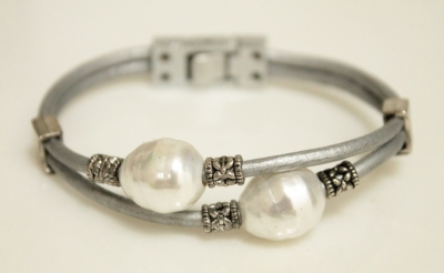 Leather Bracelet With Pearls and Filigree Detail