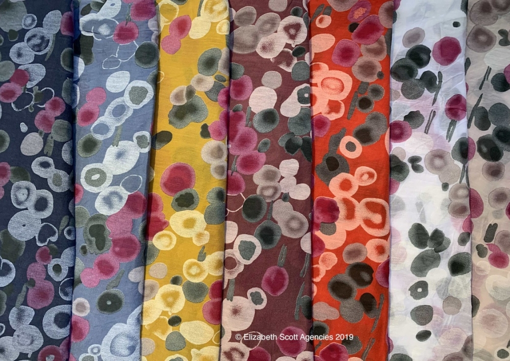 Spots and Bubbles Scarf - Click Image to Close