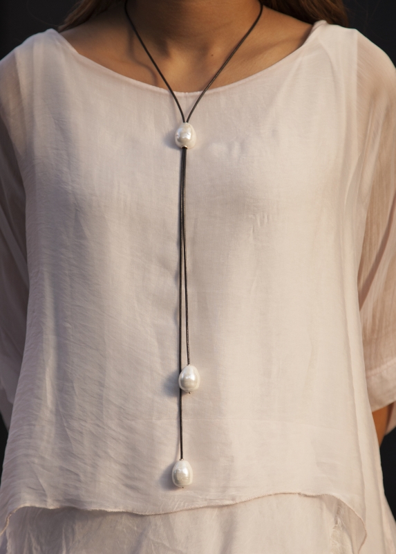 Long Leather Neckpiece With 3 Large Pearls - Click Image to Close