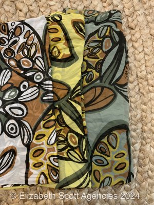 Retro Floral Print Scarf
